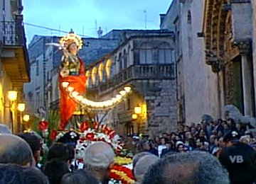 partenza della processione dalla Cattedrale