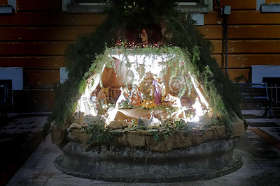 Altamura - Natale 2019 - edificio scolastico IV Novembre