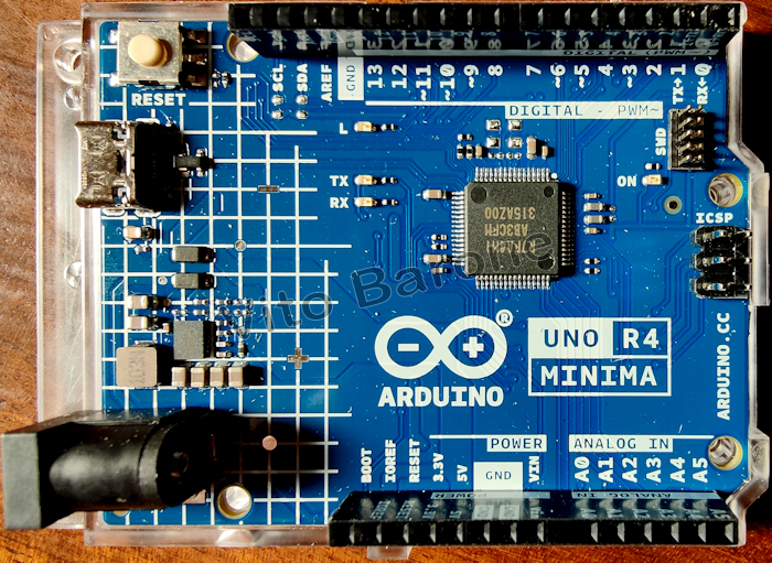 Arduino UNO R4 MINIMA - vista superiore